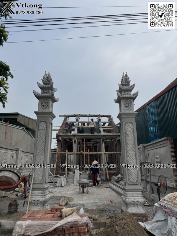 Cổng Nhà Thờ Bằng Cột Lửa Cong Nha Tho Bang Cot Lua