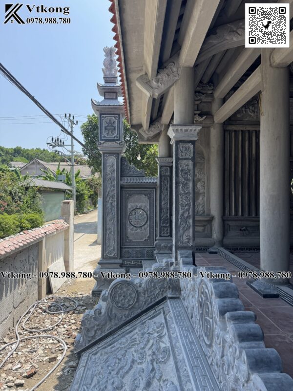 Cot Lua Va Canh Phong Nha Tho Ho